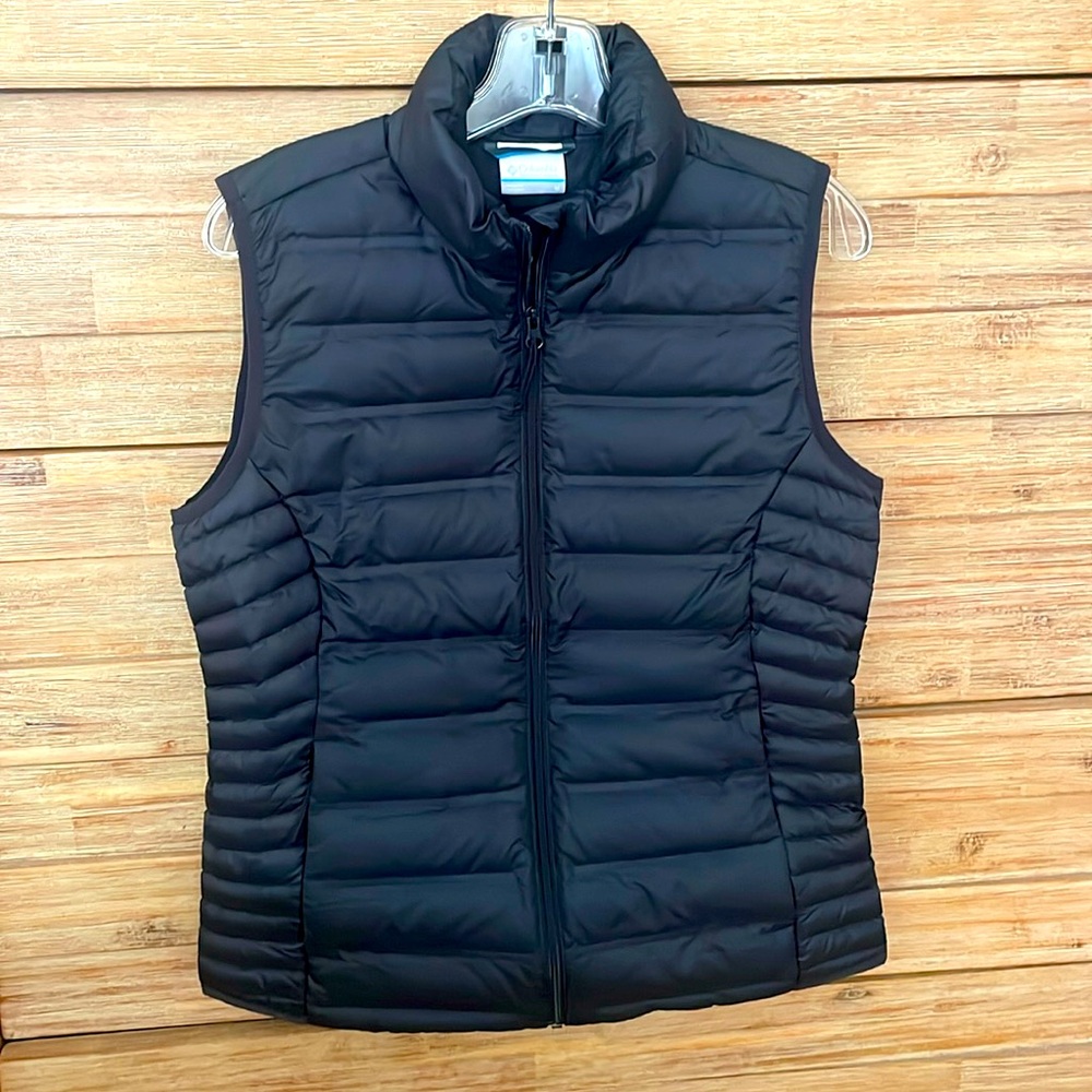 Women’s Columbia lightweight puffer vest.